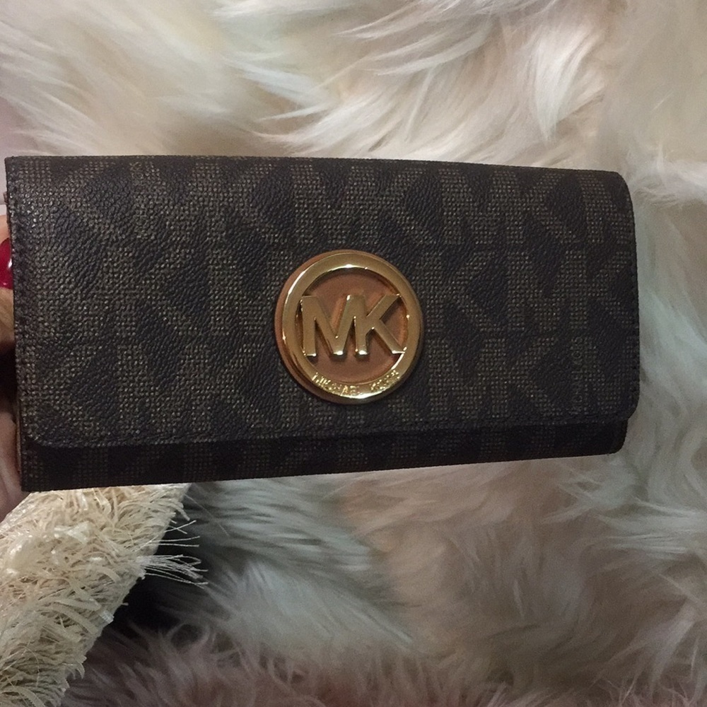 Michael Kors Fulton Brown Carryall Wallet - Picture 3 of 13